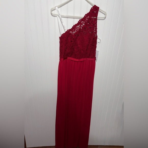 NWT David’s Bridal Elegant Apple Red One-Shoulder Lace Dress| Size 6 - Picture 1 of 6